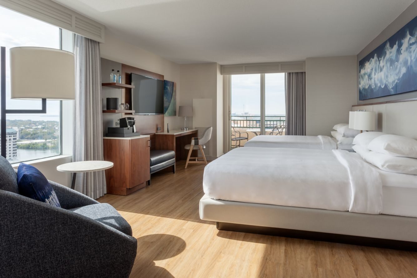 Corner Guest Room 